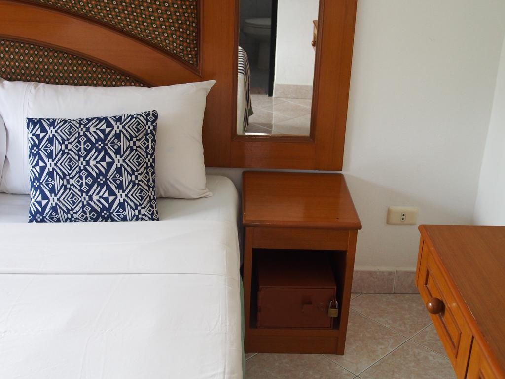 Waree'S Guesthouse Kata Beach  Eksteriør billede